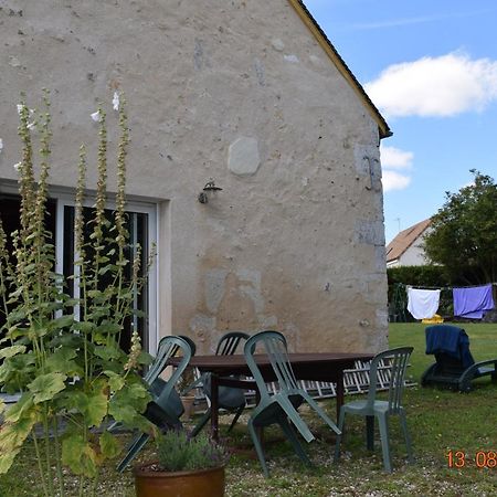 Bed and Breakfast Au calme à Houssay  Extérieur photo