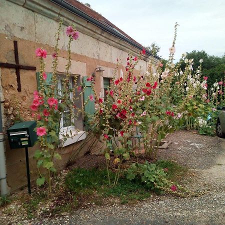 Bed and Breakfast Au calme à Houssay  Extérieur photo