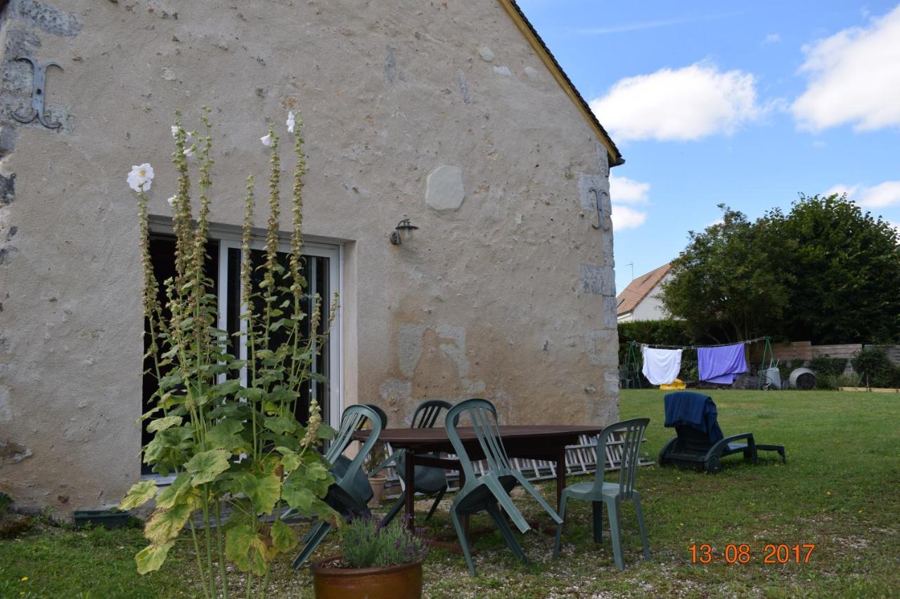 Bed and Breakfast Au calme à Houssay  Extérieur photo