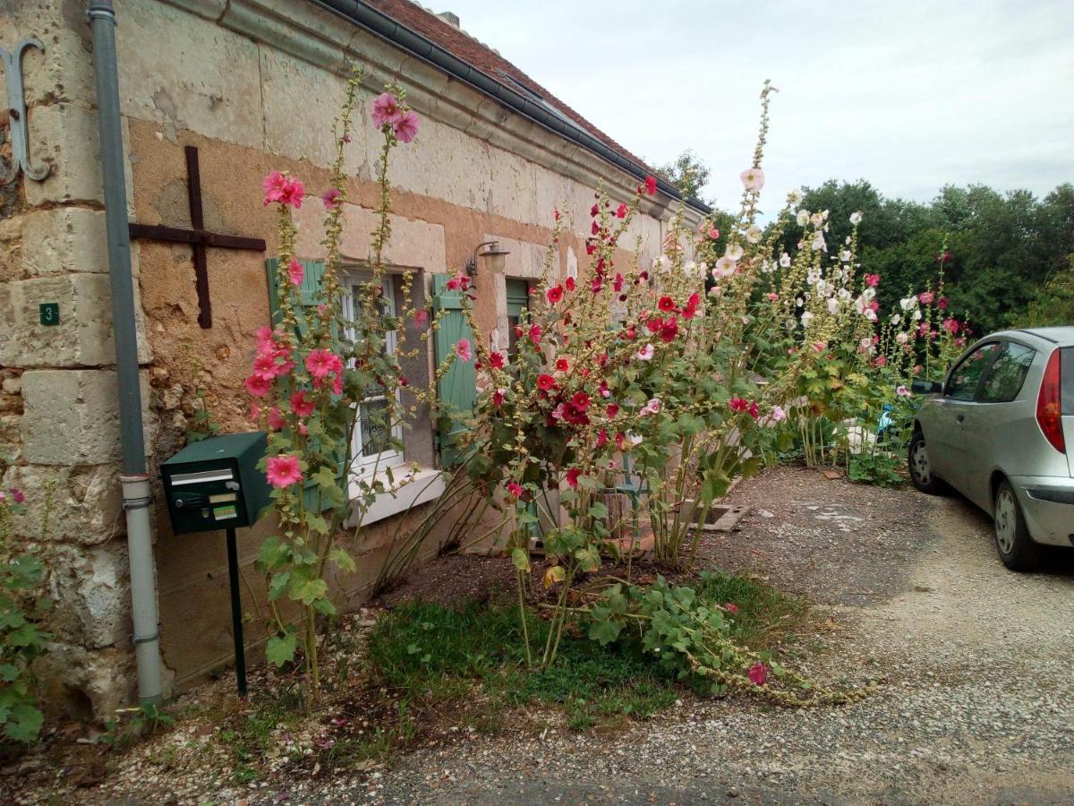 Bed and Breakfast Au calme à Houssay  Extérieur photo