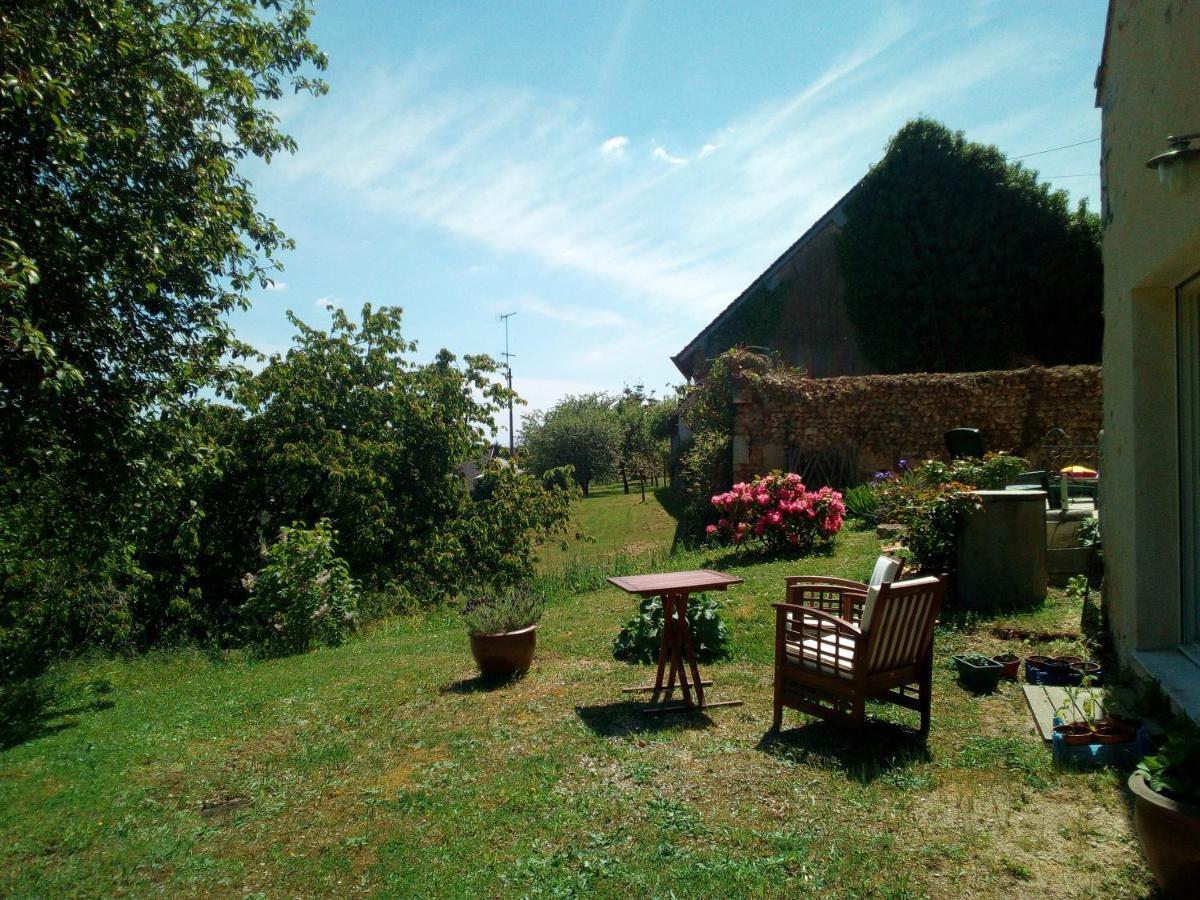 Bed and Breakfast Au calme à Houssay  Extérieur photo